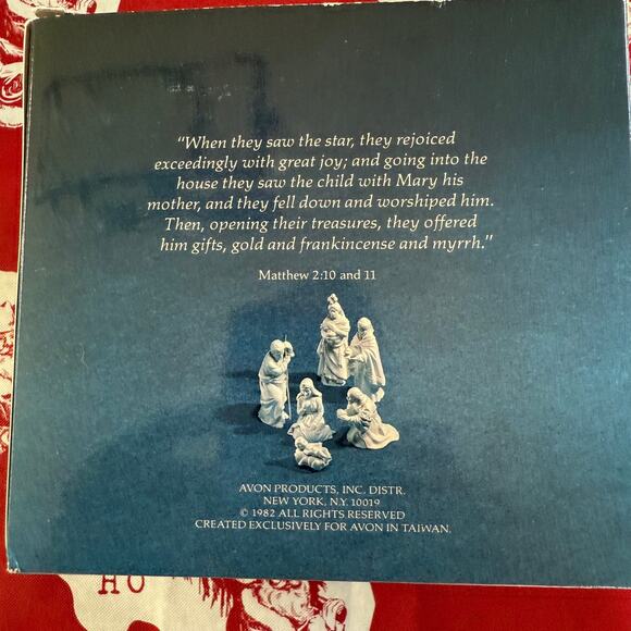 VTG Avon Nativity Collectibles "The Magi- Melchior" NIB 1982 Porcelain Figure - Picture 2 of 4